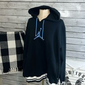 Basketball hoodie with zipper pockets.